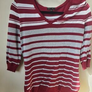 Womens v-neck contrasting print
